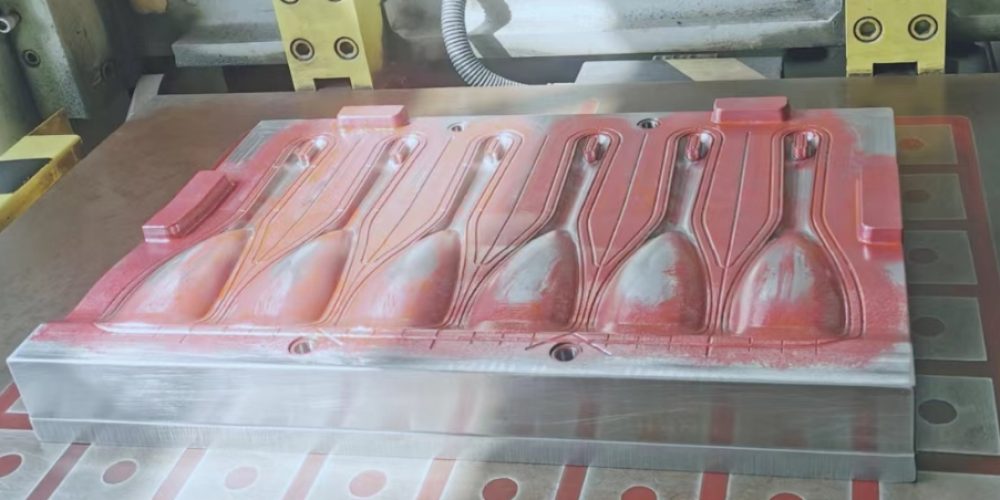 mold for a kitchen utensils tool